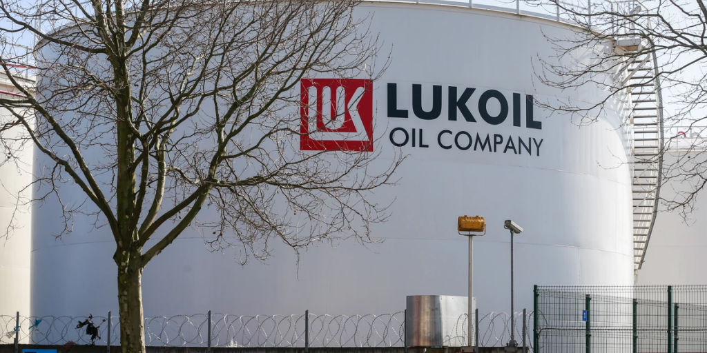 Η Gunvor αποσύρει την πρόταση για τα διεθνή assets της Lukoil