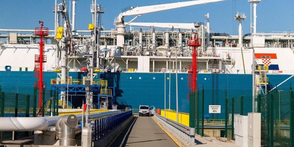 Σκιώδη στόλο δημιουργεί η Κίνα για να σπάσει τις κυρώσεις στο ρωσικό LNG