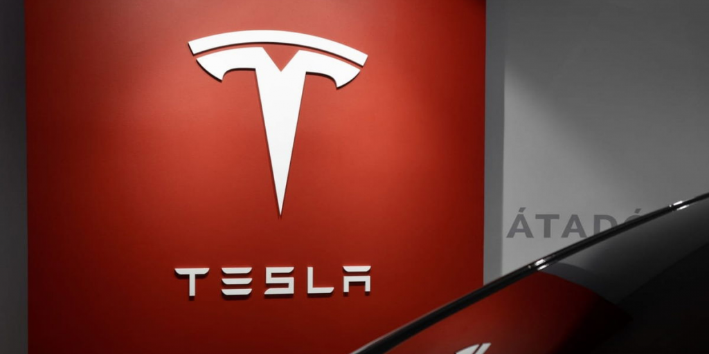 Tesla προς τους εργαζομένους: Το 2026 θα είναι μια δύσκολη χρονιά