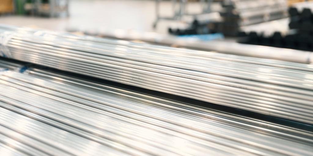 Σε πτώση αλουμίνιο και χαλκός – Υποχωρούν τα μέταλλα πριν από τα στοιχεία των ΗΠΑ