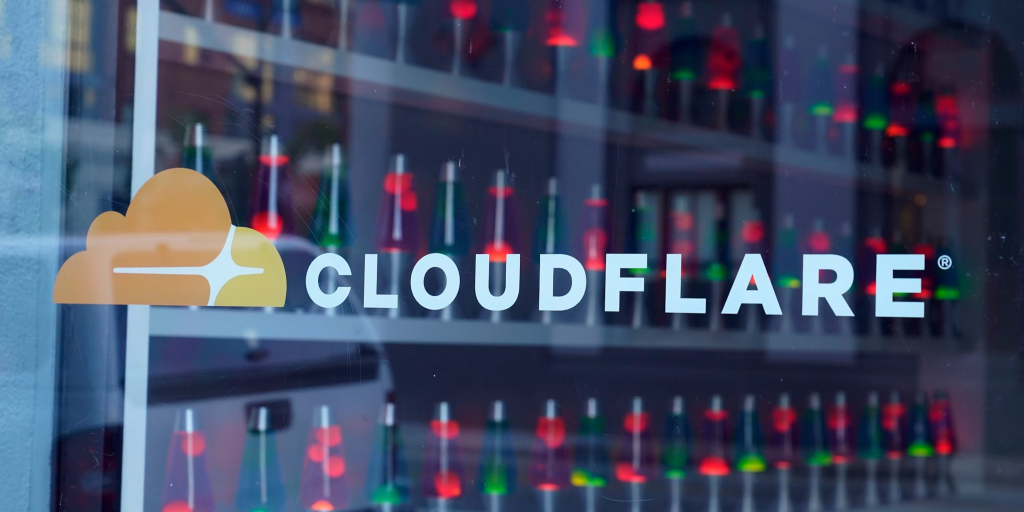 Cloudflare: Εντόπισε «ασυνήθιστη» αύξηση της επισκεψιμότητας πριν… ρίξει το διαδίκτυο