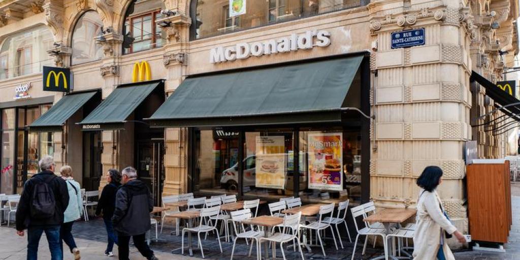 Την διπλή φορολόγηση των fast food συζητά η Γαλλία