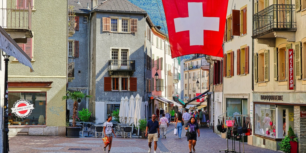 Γιατί οι Ελβετοί αρνούνται να φορολογήσουν τους υπερπλούσιους