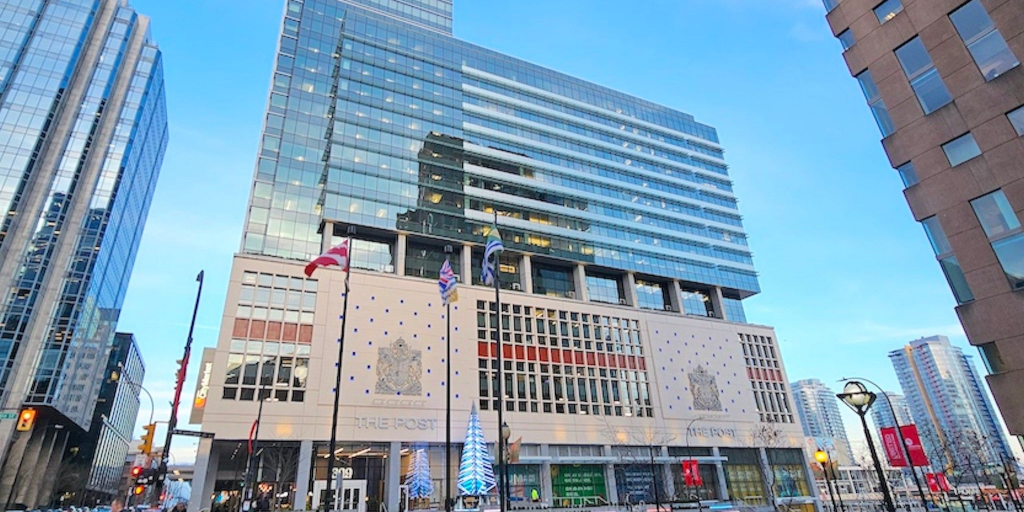 Mega deal Ορτέγκα στον Καναδά: Ο ισχυρός άνδρας της Inditex αγοράζει για 0 εκατ. τον δίδυμο πύργο της Amazon