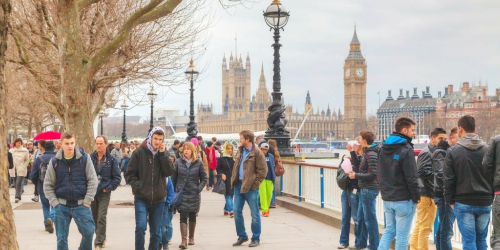 Φορολογικός σεισμός στο Ηνωμένο Βασίλειο: Πώς προετοιμάζονται οι πλούσιες οικογένειες