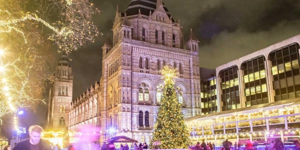 Βρετανία: Ξεγέλασαν τουρίστες με ανύπαρκτη χριστουγεννιάτικη αγορά στα Ανάκτορα του Μπάκιγχαμ