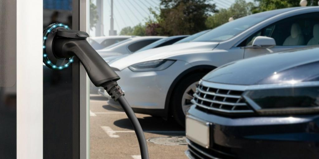 Βρετανία: Θα ανακοινώσει πακέτο  δισ. για τη μετάβαση στα ηλεκτρικά οχήματα