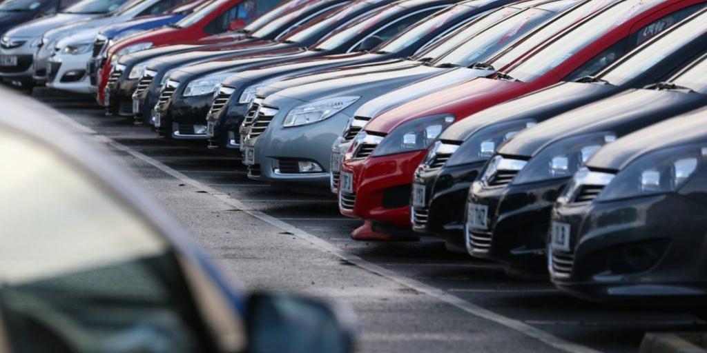 Άνοδος 4,9% στις πωλήσεις νέων αυτοκινήτων στην Ευρώπη – Στροφή στα φθηνότερα ηλεκτροκίνητα