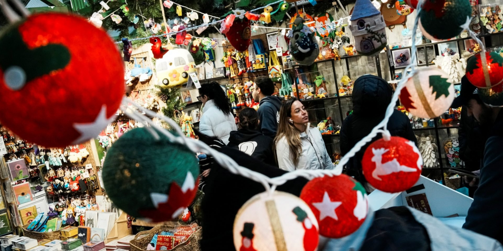 ΗΠΑ: Αρνητική επίδραση του πληθωρισμού στην αύξηση του εισοδήματος ενόψει και των εορτών