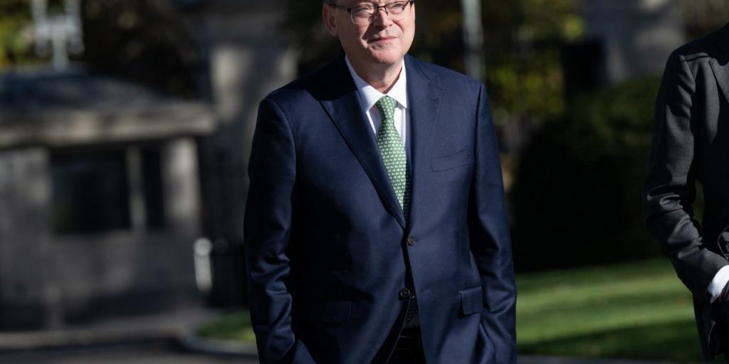 Kέβιν Χάσετ: Αυτός είναι το φαβορί του Τραμπ για τη Fed