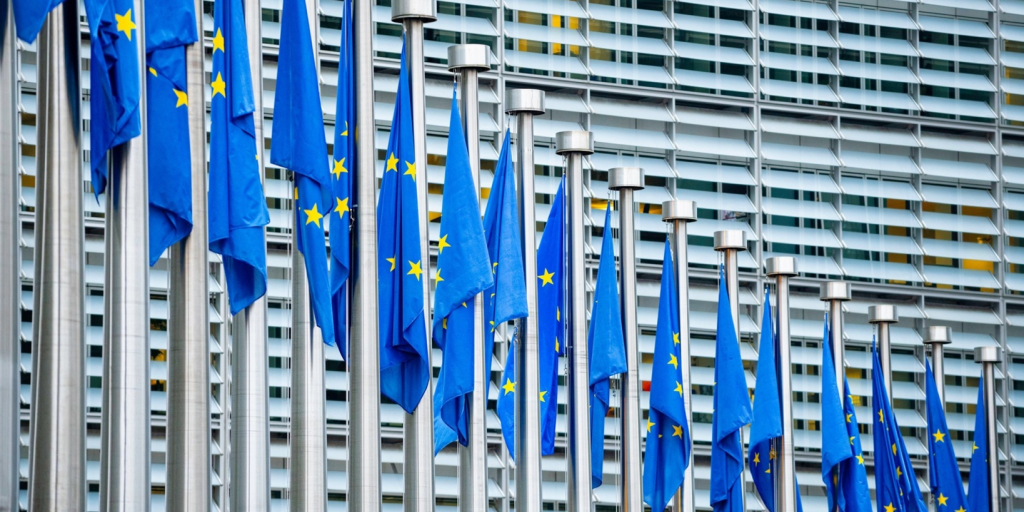 Politico: Οι Βρυξέλλες αποποιούνται το ρόλο της εποπτείας της τεχνολογίας