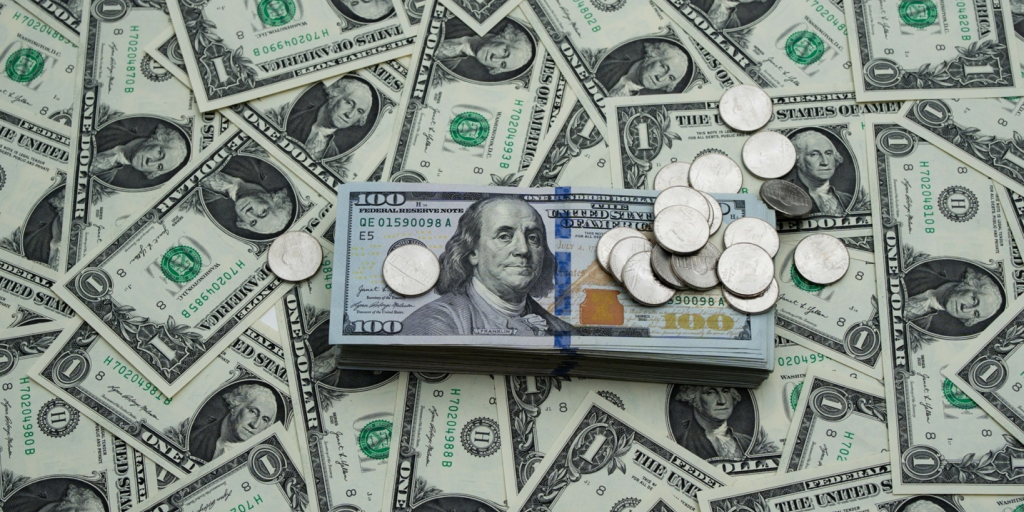 Ebury: Το δολάριο υποχωρεί – Προσδοκίες για πιο ήπια στάση της Federal Reserve