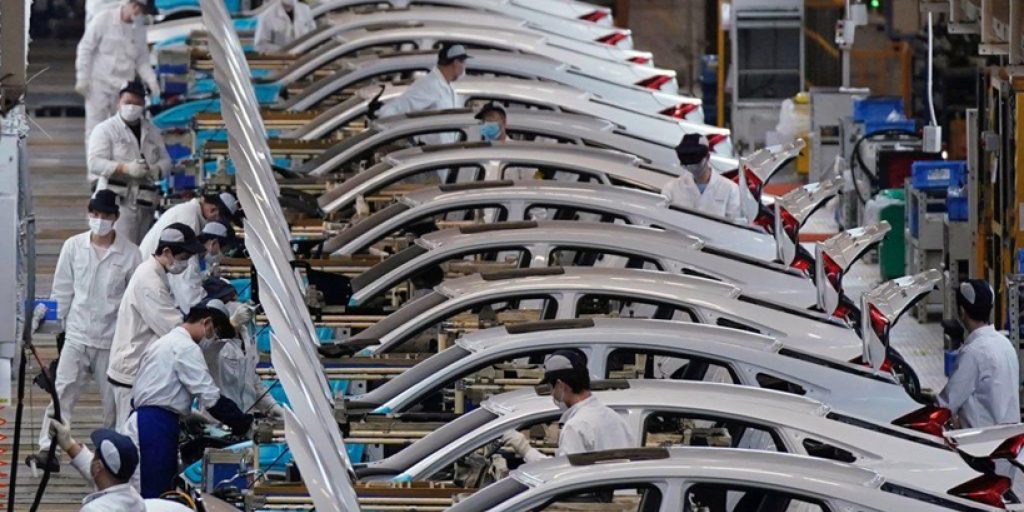 Η Κίνα κατακλύζει τις αγορές με βενζινοκίνητα που μένουν απούλητα στην εγχώρια αγορά