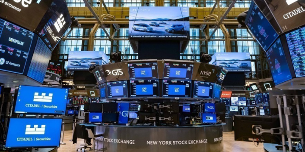 Προσεκτική ανάκαμψη στη Wall Street – Οι παράγοντες που συγκρατούν τους επενδυτές