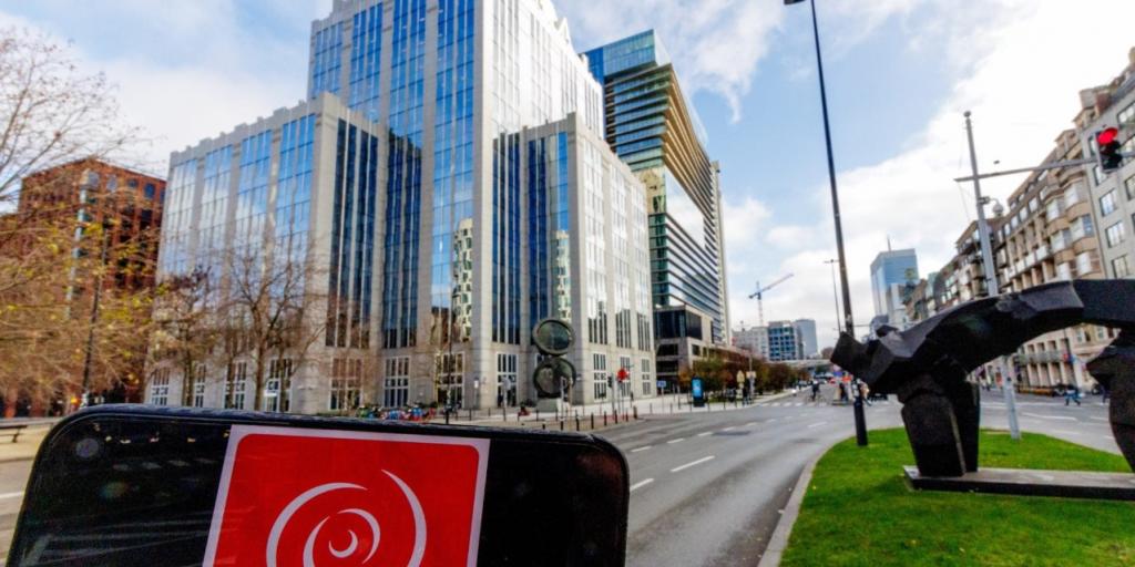 ΕΕ: «Στενό μαρκάρισμα» φον ντερ Λάιεν – Μερτς στον ντε Βέβερ για τα ρωσικά assets