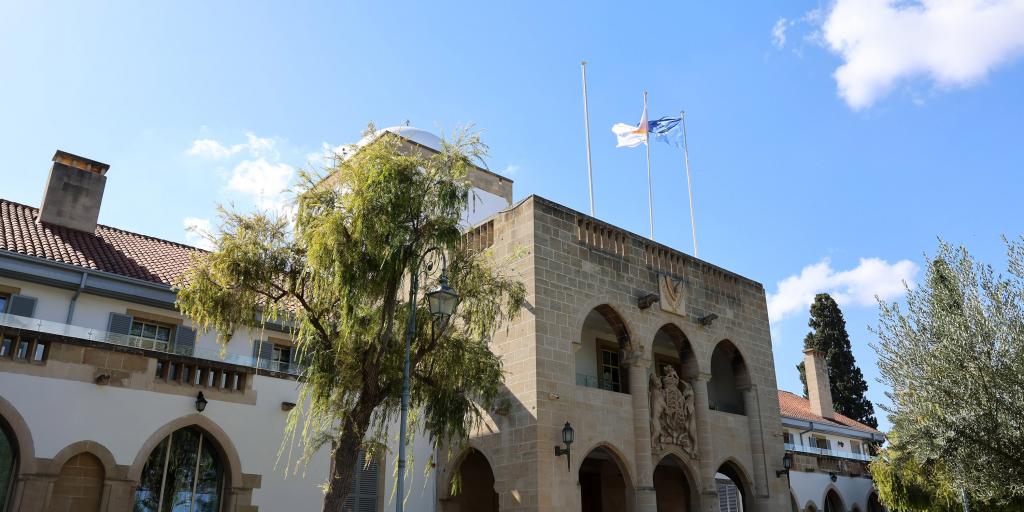 Νέα πρόσωπα στην κυβέρνηση – Προχώρησε σε ανασχηματισμό ο ΠτΔ