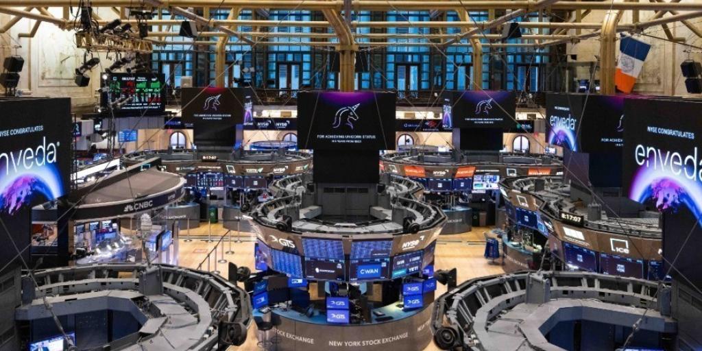 Συγκρατημένες κινήσεις στη Wall Street – Οι traders περιμένουν τη μείωση επιτοκίων της Fed