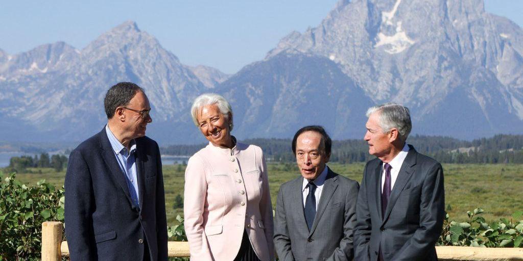 Επιτόκια: Αντίθετα θα κινηθούν Fed και ΕΚΤ – Τι λένε οι επενδυτές