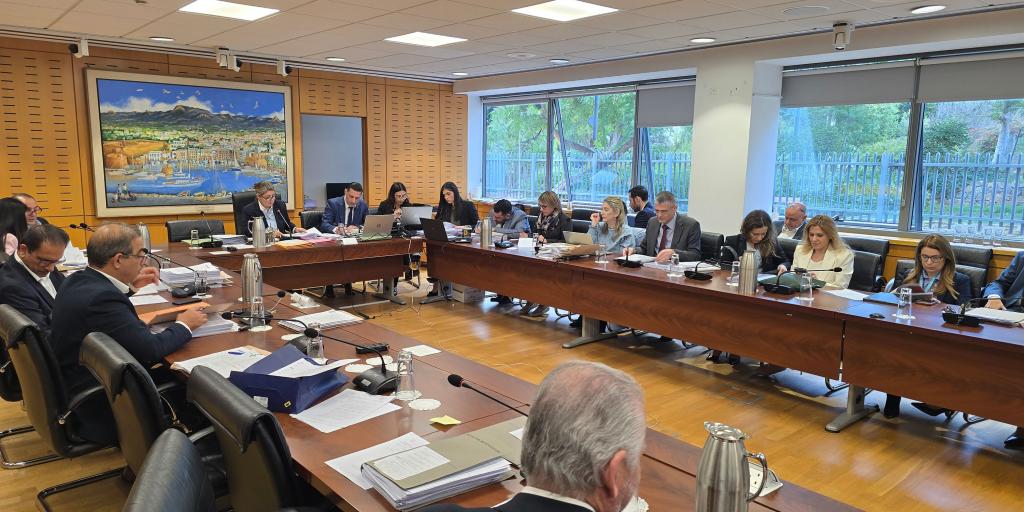 Συνεχίζουν αύριο για φορομεταρρύθμιση – Αντιδράσεις για τις συγκλίσεις στο ΥΠΟΙΚ