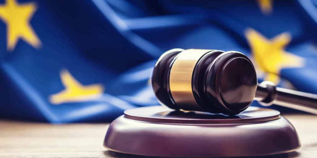 «Καμπανάκια» Κομισίον στην Κύπρο για αεροδρόμια, ύδατα και ΑΠΕ