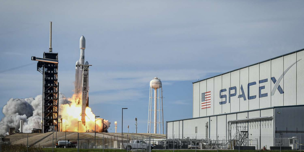 Η SpaceX εκτοξεύει την αποτίμησή της στα 800 δισ. και «βλέπει» IPO το 2026