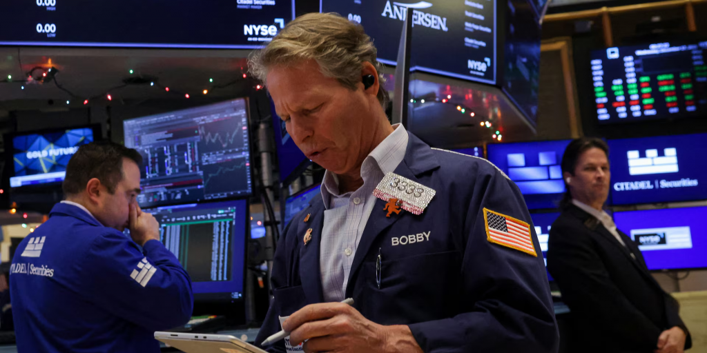 &Alpha;&nu;&omicron;&delta;&iota;&kappa;ά &eta; Wall Street: &Eta; &alpha;&pi;&omicron;&kappa;&lambda;&iota;&mu;ά&kappa;&omega;&sigma;&eta; &tau;&omicron;&upsilon; &pi;&lambda;&eta;&theta;&omega;&rho;&iota;&sigma;&mu;&omicron;ύ &laquo;&xi;&epsilon;&kappa;&lambda;&epsilon;&iota;&delta;ώ&nu;&epsilon;&iota;&raquo; &nu;έ&epsilon;&sigmaf; &mu;&epsilon;&iota;ώ&sigma;&epsilon;&iota;&sigmaf; &epsilon;&pi;&iota;&tau;&omicron;&kappa;ί&omega;&nu;