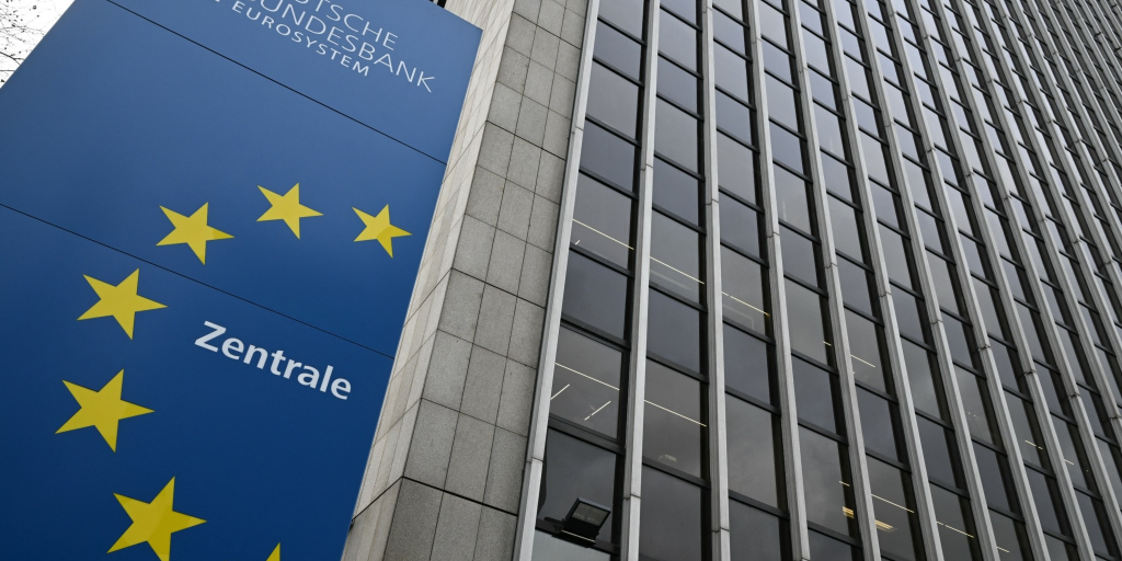&Gamma;&epsilon;&rho;&mu;&alpha;&nu;ί&alpha;: &Theta;&alpha; &kappa;&omicron;&rho;&upsilon;&phi;&omega;&theta;&epsilon;ί &eta; &alpha;&nu;ά&kappa;&alpha;&mu;&psi;&eta; &tau;&omicron; 2026 &sigma;ύ&mu;&phi;&omega;&nu;&alpha; &mu;&epsilon; &tau;&eta;&nu; Bundesbank &ndash; &Alpha;&nu;ά&pi;&tau;&upsilon;&xi;&eta; 1,3% &tau;&omicron; 2027