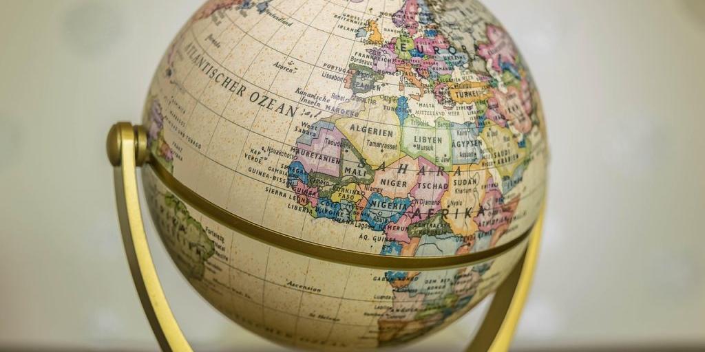 Economist: &Pi;&omicron;&iota;&alpha; &epsilon;ί&nu;&alpha;&iota; &eta; &chi;ώ&rho;&alpha; &tau;&eta;&sigmaf; &chi;&rho;&omicron;&nu;&iota;ά&sigmaf; &gamma;&iota;&alpha; &tau;&omicron; 2025;
