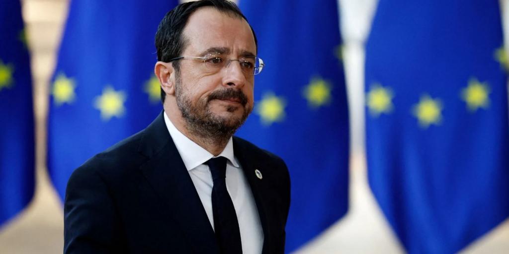 &Pi;&tau;&Delta;: &Sigma;&eta;&mu;&alpha;&nu;&tau;&iota;&kappa;ά &gamma;&iota;&alpha; &tau;&eta;&nu; &Kappa;ύ&pi;&rho;&omicron; &tau;&alpha; &sigma;&upsilon;&mu;&pi;&epsilon;&rho;ά&sigma;&mu;&alpha;&tau;&alpha; &tau;&omicron;&upsilon; &Epsilon;&upsilon;&rho;&omega;&pi;&alpha;ϊ&kappa;&omicron;ύ &Sigma;&upsilon;&mu;&beta;&omicron;&upsilon;&lambda;ί&omicron;&upsilon;