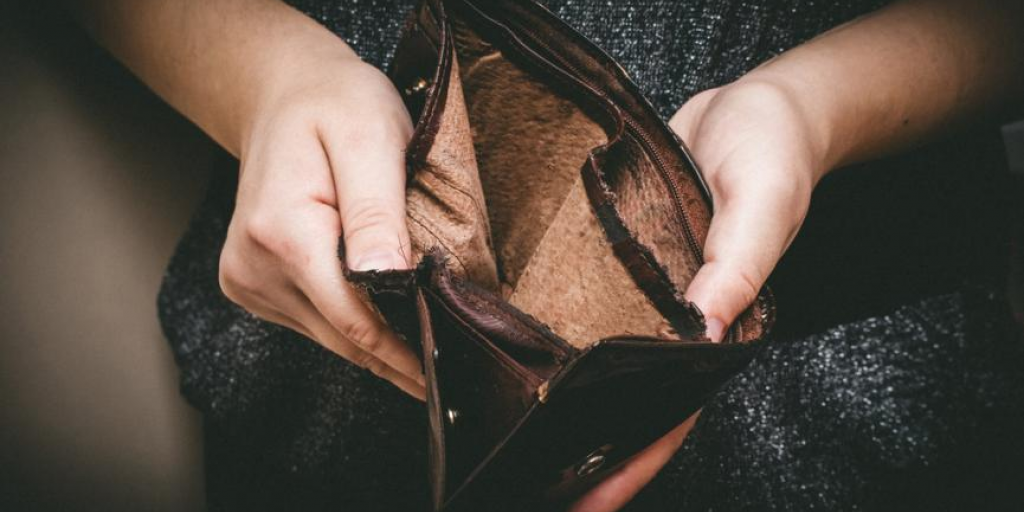 &Tau;&omicron; 27,8% &tau;&omicron;&upsilon; &pi;&lambda;&eta;&theta;&upsilon;&sigma;&mu;&omicron;ύ &sigma;&tau;&eta;&nu; &Kappa;ύ&pi;&rho;&omicron; &mu;&epsilon; &epsilon;&iota;&sigma;ό&delta;&eta;&mu;&alpha; ί&sigma;&omicron; ή &kappa;ά&tau;&omega; &alpha;&pi;ό &euro;15.500