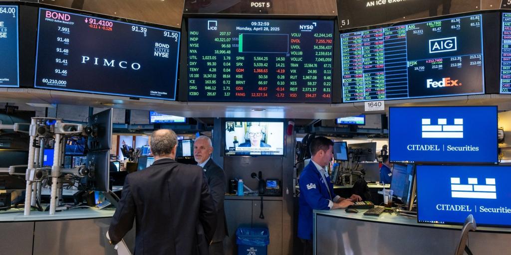Wall Street: &Mu;&epsilon; &omicron;&rho;&mu;ή &omicron;&iota; &mu;&epsilon;&tau;&omicron;&chi;έ&sigmaf; &sigma;&tau;&eta;&nu; &epsilon;&omicron;&rho;&tau;&alpha;&sigma;&tau;&iota;&kappa;ή &epsilon;&beta;&delta;&omicron;&mu;ά&delta;&al