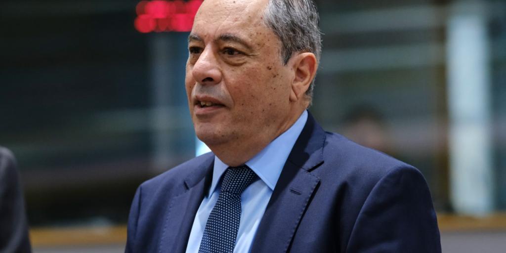 &Sigma;&tau;&iota;&sigmaf; &rho;ά&gamma;&epsilon;&sigmaf; &omicron; &epsilon;&kappa;&sigma;&upsilon;&gamma;&chi;&rho;&omicron;&nu;&iota;&sigma;&mu;ό&sigmaf; &tau;&omega;&nu; &beta;ά&sigma;&epsilon;&omega;&nu; &sigma;&epsilon; &Pi;ά&phi;&omicron; &kappa;&alpha;&iota; &Mu;&alpha;&rho;ί