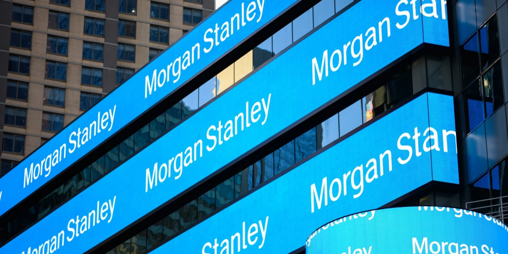 Morgan Stanley: &Alpha;ύ&xi;&eta;&sigma;&eta; &kappa;&epsilon;&rho;&delta;ώ&nu; &ndash; Ώ&theta;&eta;&sigma;&eta; &alpha;&pi;ό &tau;&eta;&nu; &epsilon;&pi;&epsilon;&nu;&delta;&upsilon;&tau;&iota;&kappa;ή &sigma;&tau;&rho;&alpha;&tau;&eta;&gamma;&iota;&kappa;ή
