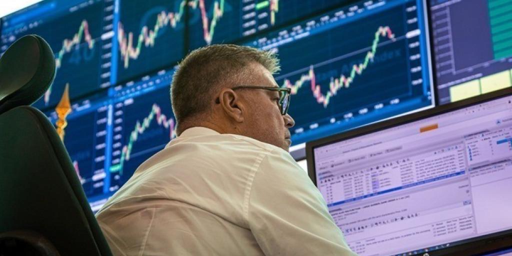 &Eta; &Gamma;&alpha;&lambda;&lambda;ί&alpha; ά&nu;&tau;&lambda;&eta;&sigma;&epsilon; &pi;&omicron;&sigma;ό &rho;&epsilon;&kappa;ό&rho; &euro;10 &delta;&iota;&sigma;. &alpha;&pi;ό &tau;&iota;&sigmaf; &alpha;&gamma;&omicron;&rho;έ&sigmaf; &pi;&alpha;&rho;ά &tau;&omicron;&nu; &delta;&eta;&mu;&omicron;&sigma;&iota;&omicron;&nu;&omicron;&mu;&iota;&kappa;ό &kappa;ί&nu;&delta;&upsilon;&nu;&omicron;