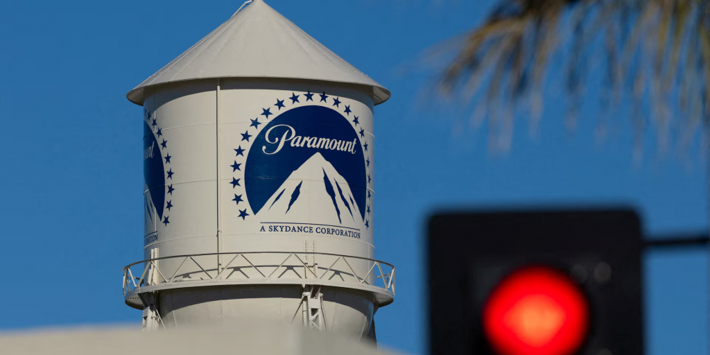 Paramount: &Sigma;&upsilon;&nu;&omicron;&mu;&iota;&lambda;ί&epsilon;&sigmaf; &mu;&epsilon; &tau;&omicron;&nu; &Mu;&alpha;&kappa;&rho;ό&nu; &sigma;&tau;&omicron; &pi;&lambda;&alpha;ί&sigma;&iota;&omicron; &epsilon;&upsilon;&rho;&omega;&pi;&alpha;ϊ&kappa;ή&sigmaf; &epsilon;&kappa;&sigma;&tau;&rho;&alpha;&tau;&epsilon;ί&alpha;&sigmaf; &gamma;&iota;&alpha; &tau;&eta;&nu; &epsilon;&xi;&alpha;&gamma;&omicron;&rho;ά &tau;&eta;&sigmaf; Warner