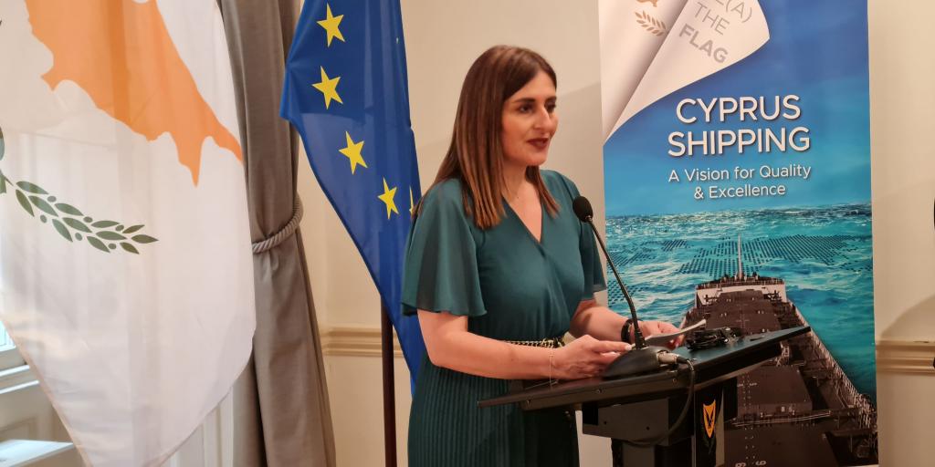 &Sigma;&tau;&omicron; &Lambda;&omicron;&nu;&delta;ί&nu;&omicron; &gamma;&iota;&alpha; &epsilon;&pi;ί&sigma;&kappa;&epsilon;&psi;&eta; &epsilon;&rho;&gamma;&alpha;&sigma;ί&alpha;&sigmaf; &eta; &Upsilon;&phi;&upsilon;&pi;&omicron;&upsilon;&rho;&gamma;ό&sigmaf; &Nu;&alpha;&upsilon;&tau;&iota;&lambda;ί&alpha;&sigmaf;