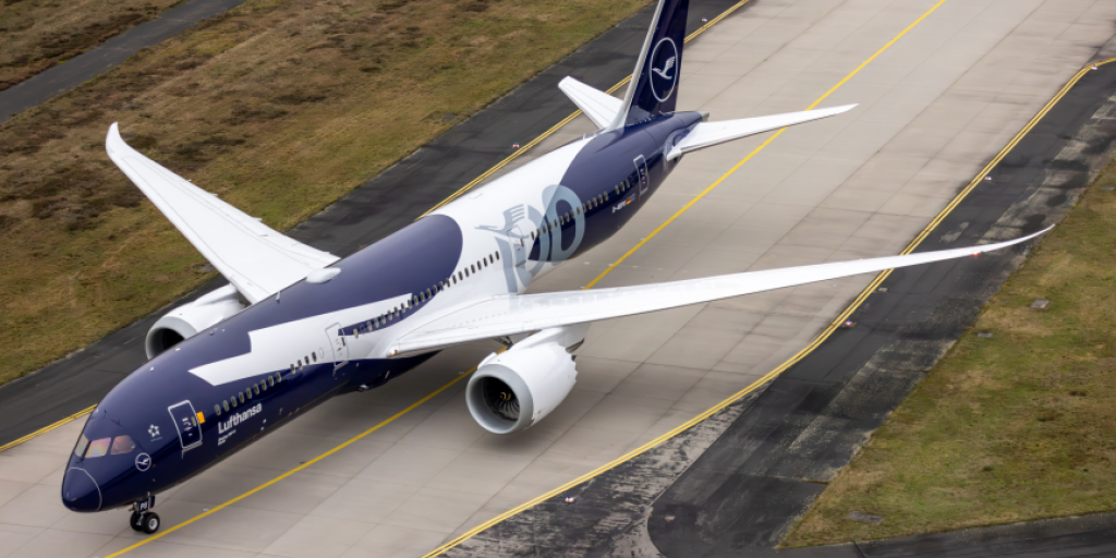 &Eta; Lufthansa &alpha;&nu;&alpha;&sigma;&tau;έ&lambda;&lambda;&epsilon;&iota; &tau;&iota;&sigmaf; &pi;&tau;ή&sigma;&epsilon;&iota;&sigmaf; &pi;&rho;&omicron;&sigmaf; &kappa;&alpha;&iota; &alpha;&pi;ό &tau;&eta;&nu; &Tau;&epsilon;&chi;&epsilon;&rho;ά&nu;&eta;