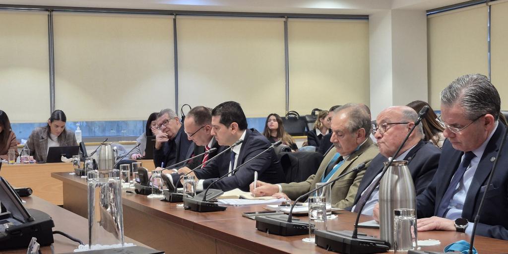 &Mu; &Delta;&alpha;&mu;&iota;&alpha;&nu;ό&sigmaf;: &Eta; &Kappa;&upsilon;&beta;έ&rho;&nu;&eta;&sigma;&eta; &pi;&rho;&omicron;&sigma;&pi;&alpha;&theta;&epsilon;ί &nu;&alpha; &beta;&rho;&epsilon;&iota; &tau;&rho;ό&pi;&omicron; &gamma;&iota;&alpha; &sigma;&upsilon;&nu;έ&chi;&iota;&sigma;&eta; &tau;&omicron;&upsilon; έ&rho;&gamma;&omicron;&upsilon; &sigma;&tau;&omicron; &Beta;&alpha;&sigma;&iota;&lambda;&iota;&kappa;ό