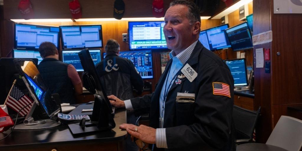 Wall Street: &Beta;&omicron;&upsilon;&tau;&iota;ά &sigma;&tau;&alpha; futures &mu;&epsilon; &phi;ό&nu;&tau;&omicron; &tau;&eta; &Gamma;&rho;&omicron;&iota;&lambda;&alpha;&nu;&delta;ί&alpha; &pi;&rho;&iota;&nu; &tau;&eta; &pi;&epsilon;&rho;ί&omicron;&delta;&omicron; &alpha;&pi;&omicron;&tau;&epsilon;&lambda;&epsilon;&sigma;&mu;ά&tau;&omega;&nu;