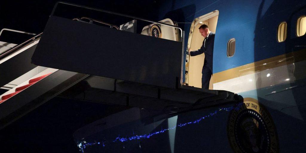&Tau;&rho;&alpha;&mu;&pi;: &Tau;&omicron; Airforce One &epsilon;&pi;έ&sigma;&tau;&rho;&epsilon;&psi;&epsilon; &sigma;&tau;&iota;&sigmaf; &Eta;&Pi;&Alpha; &lambda;ό&gamma;&omega; &tau;&epsilon;&chi;&nu;&iota;&kappa;&omicron;ύ &pi;&rho;&omicron;&beta;&lambda;ή&mu;&alpha;&tau;&omicron;&sigmaf;