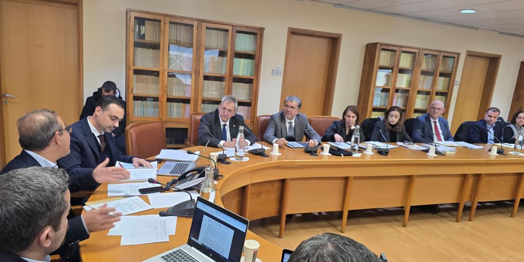 &Mu;έ&nu;&omicron;&upsilon;&nu; &epsilon;&kappa;&tau;ό&sigmaf; &tau;&alpha; &tau;&alpha;&mu;&epsilon;ί&alpha; &pi;&rho;ό&nu;&omicron;&iota;&alpha;&sigmaf; &alpha;&pi;ό &tau;&eta; &sigma;&upsilon;&nu;&tau;&alpha;&xi;&iota;&omicron;&delta;&omicron;&tau;&iota;&kappa;ή &mu;&epsilon;&tau;&alpha;&rho;&rho;ύ&theta;&mu;&iota;&sigma;&eta; &ndash; &Omicron;&iota; &sigma;&chi;&epsilon;&delta;&iota;&alpha;&sigma;&mu;&omicron;ί &tau;&omicron;&upsilon; &Upsilon;&pi;. &Epsilon;&rho;&gamma;&alpha;&sigma;ί&alpha;&sigmaf;
