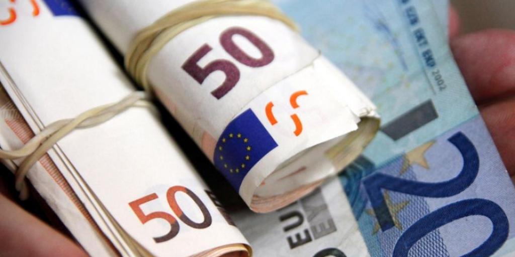 &Pi;&lambda;&epsilon;ό&nu;&alpha;&sigma;&mu;&alpha; &euro;653,6 &epsilon;&kappa;&alpha;&tau;. &alpha;&lambda;&lambda;ά &mu;&epsilon;&iota;&omega;&mu;έ&nu;&omicron; &sigma;&epsilon; &sigma;&chi;έ&sigma;&eta; &mu;&epsilon; &tau;&omicron; 2024
