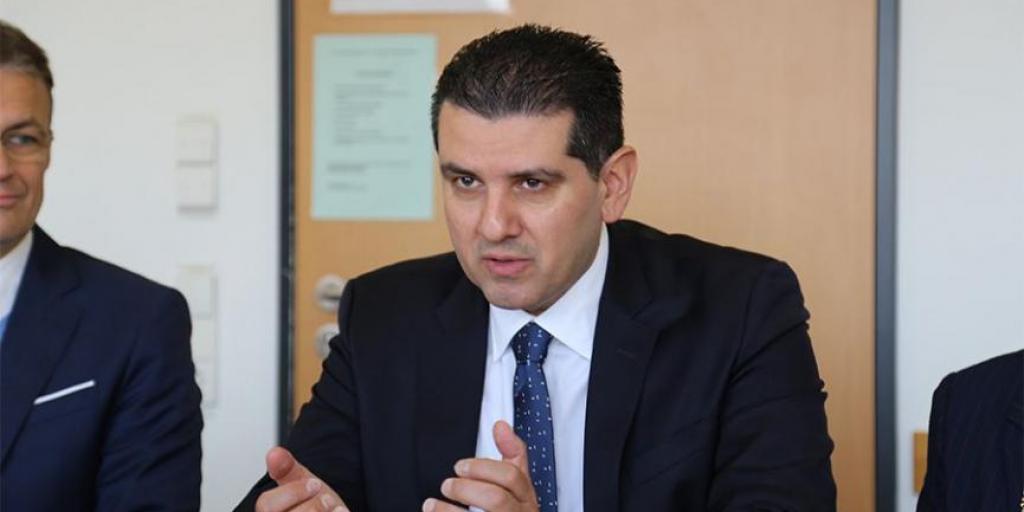 &Omicron; &Upsilon;&Pi;&Epsilon;&Nu; &theta;&alpha; &pi;&alpha;&rho;&omicron;&upsilon;&sigma;&iota;ά&sigma;&epsilon;&iota; &tau;&iota;&sigmaf; &pi;&rho;&omicron;&tau;&epsilon;&rho;&alpha;&iota;&omicron;&tau;&eta;&tau;έ&sigmaf; &tau;&eta;&sigmaf; &Kappa;&upsilon;&pi;&rho;&iota;&alpha;&kappa;ή&sigmaf; &Pi;&rho;&omicron;&epsilon;&delta;&rho;ί&alpha;&sigmaf; &tau;&eta;&sigmaf; &Epsilon;&Epsilon; &epsilon;&nu;ώ&pi;&iota;&omicron;&nu; &Epsilon;&Kappa;