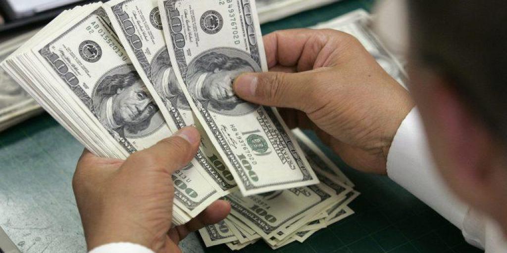 &Delta;&omicron;&lambda;ά&rho;&iota;&omicron;: &Omicron;&iota; traders &pi;&lambda;&eta;&rho;ώ&nu;&omicron;&upsilon;&nu; &alpha;&kappa;&rho;&iota;&beta;ά &tau;&alpha; &sigma;&tau;&omicron;&iota;&chi;ή&mu;&alpha;&tau;&alpha; &gamma;&iota;&alpha; &tau;&eta;&nu; &pi;&tau;ώ&sigma;&eta; &tau;&omicron;&upsilon;