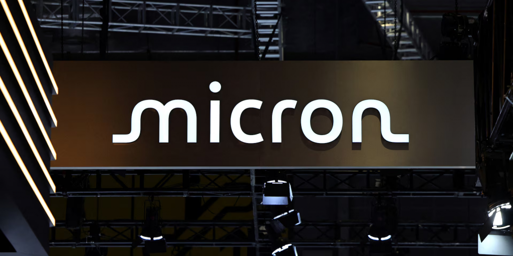 Micron: &Epsilon;&pi;&epsilon;&nu;&delta;ύ&epsilon;&iota; 24 &delta;&iota;&sigma;. &delta;&omicron;&lambda;ά&rho;&iota;&alpha; &sigma;&tau;&eta; &Sigma;&iota;&gamma;&kappa;&alpha;&pi;&omicron;ύ&rho;&eta; &ndash; &Epsilon;&nu;&iota;&sigma;&chi;ύ&epsilon;&iota; &tau;&eta;&nu; &pi;&alpha;&rho;&alpha;&gamma;&omega;&gamma;ή &mu;&iota;&kappa;&rho;&omicron;&tau;&sigma;ί&pi;