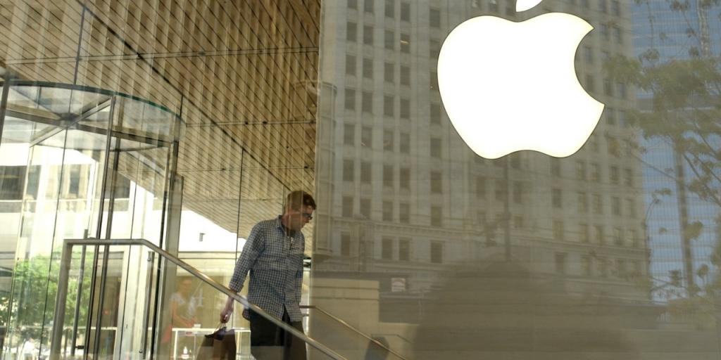 Apple: &Gamma;&iota;&alpha;&tau;ί &alpha;&pi;&omicron;&chi;&omega;&rho;&omicron;ύ&nu; &sigma;&tau;&epsilon;&lambda;έ&chi;&eta; &tau;&eta;&sigmaf; AI &kappa;&alpha;&iota; &epsilon;&pi;&iota;&lambda;έ&gamma;&omicron;&upsilon;&nu; Meta &kappa;&alpha;&iota; Google DeepMind