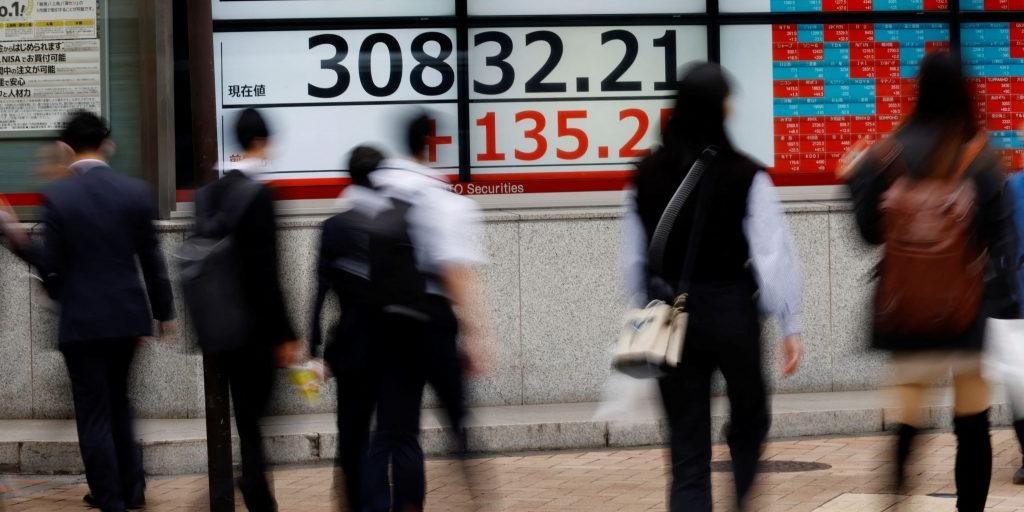 &Alpha;&sigma;&iota;&alpha;&tau;&iota;&kappa;ά &chi;&rho;&eta;&mu;&alpha;&tau;&iota;&sigma;&tau;ή&rho;&iota;&alpha;: &Mu;ί&nu;&iota; sell off &sigma;&tau;&eta; &Nu;. &Kappa;&omicron;&rho;έ&alpha; &upsilon;&pi;ό &tau;&omicron; &beta;ά&rho;&omicron;&sigmaf; &tau;&eta;&sigmaf; &tau;&epsilon;&chi;&nu;&omicron;&lambda;&omicron;&gamma;&iota;&kappa;ή&sigmaf; &pi;&tau;ώ&sigma;&eta;&sigmaf;