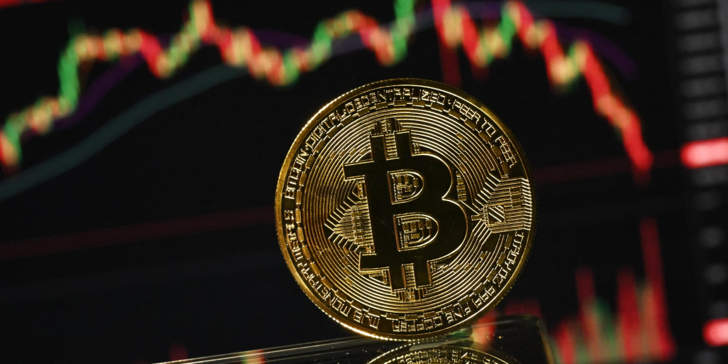 Bitcoin: &Kappa;&omicron;&nu;&tau;ά &sigma;&tau;&alpha; $60.000, έ&chi;&alpha;&sigma;&epsilon; 50% &alpha;&pi;ό &tau;&omicron; &upsilon;&psi;&eta;&lambda;ό &Omicron;&kappa;&tau;&omega;&beta;&rho;ί&omicron;&upsilon; &ndash; &Tau;&iota; &sigma;&eta;&mu;&alpha;ί&nu;&epsilon;&iota; &gamma;&iota;&alpha; &tau;&eta;&nu; &alpha;&gamma;&omicron;&rho;ά