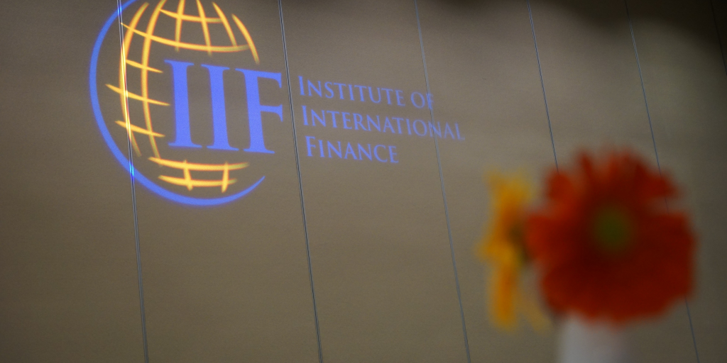 IIF: &Alpha;&nu;ά&gamma;&kappa;&eta; &epsilon;&kappa;&sigma;&upsilon;&gamma;&chi;&rho;&omicron;&nu;&iota;&sigma;&mu;&omicron;ύ &tau;&eta;&sigmaf; &tau;&rho;&alpha;&pi;&epsilon;&zeta;&iota;&kappa;ή&sigmaf; &epsilon;&pi;&omicron;&pi;&tau;&epsilon;ί&alpha;&sigmaf; &sigma;&epsilon; &pi;&alpha;&gamma;&kappa;ό&sigma;&mu;&iota;&omicron; &epsilon;&pi;ί&pi;&epsilon;&delta;&omicron;