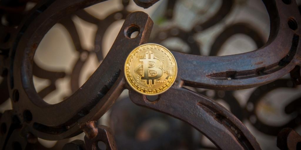 &Kappa;ά&tau;&omega; &alpha;&pi;ό &tau;&alpha; $67.000 &tau;&omicron; Bitcoin - &Pi;&alpha;&rho;&alpha;&mu;έ&nu;&epsilon;&iota; &tau;&omicron; &alpha;&rho;&nu;&eta;&tau;&iota;&kappa;ό &kappa;&lambda;ί&mu;&alpha; &sigma;&tau;&eta;&nu; &alpha;&gamma;&omicron;&rho;ά crypto